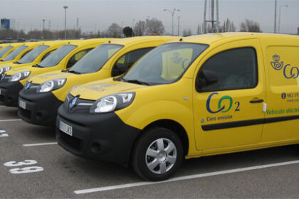 Correos ampl&iacute;a la electrificaci&oacute;n de su flota