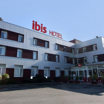 La cadena de hoteles ibis aumenta su red de cargadores para VE