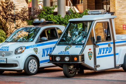 La policía de Nueva York cambia sus triciclos por smart 1