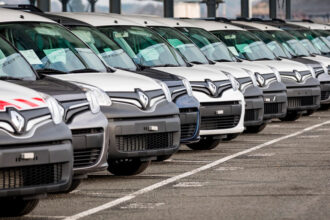 Renault mejora su oferta de vehículos comerciales eléctricos 1