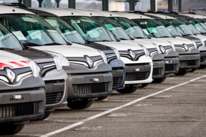 Renault mejora su oferta de vehículos comerciales eléctricos 1