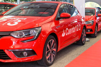Renault entrega la nueva flota de vehículos de Banco Santander