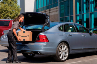 Acuerdo de Volvo con Amazon para dejar los paquetes en el vehículo