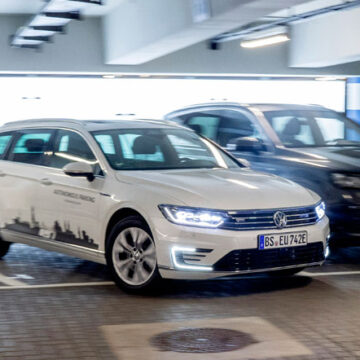 Grupo VW ofrecerá el aparcamiento autónomo de serie a partir de 2020