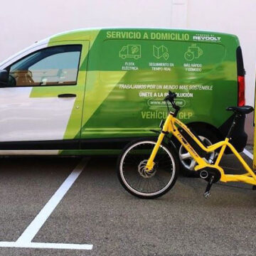 Revoolt se hace cargo del reparto sostenible de Auchan Retail España