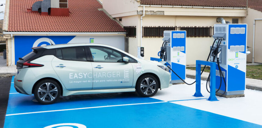 Nissan inicia la instalación su red de carga rápida en España