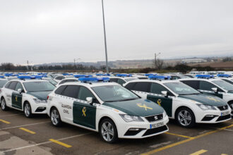 Seat entrega 240 León ST a la Guardia Civil