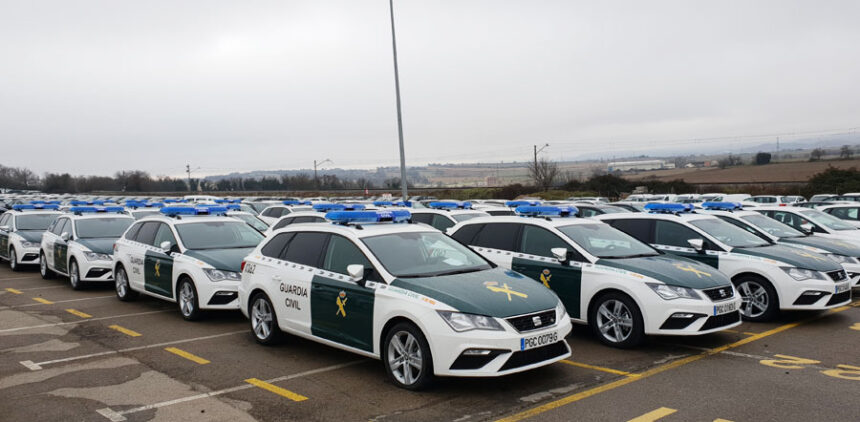 Seat entrega 240 León ST a la Guardia Civil