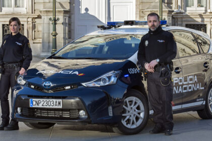 La tecnología híbrida llega al parque móvil de la Policía Nacional