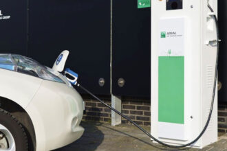 Arval aumenta a grandes pasos su flota eléctrica e híbrida