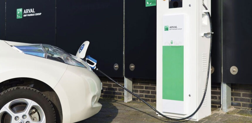Arval aumenta a grandes pasos su flota eléctrica e híbrida