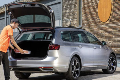 Primer servicio de entrega de paquetes en el maletero de Volkswagen y Nacex en España