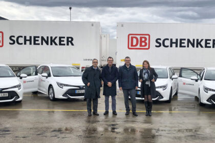 Toyota entrega 30 híbridos a DB Schenker
