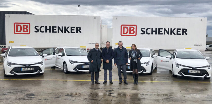 Toyota entrega 30 híbridos a DB Schenker