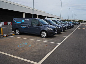 Amazon inicia en Sevilla el despliegue de sus furgonetas eléctricas en España 2