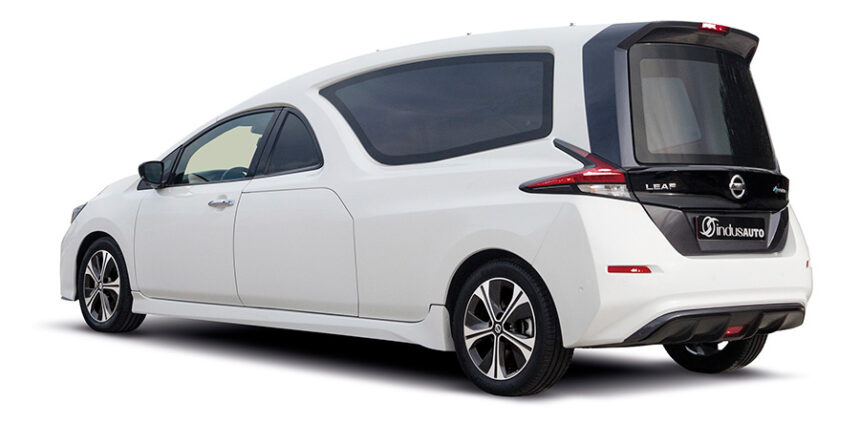coche funebre electrico nissan trasera