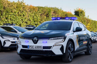 La Guardia Civil incorpora el Renault Mégane eléctrico 01