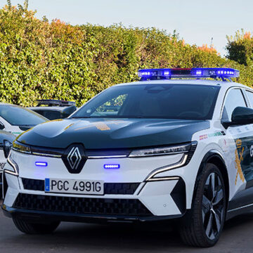 La Guardia Civil incorpora el Renault Mégane eléctrico 01
