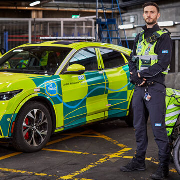 ford mustang ambulancia londres 02 ford mustang ambulancia londres 02