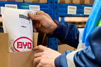 BYD estrena centro logístico de recambios en España