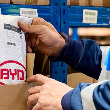 BYD estrena centro logístico de recambios en España