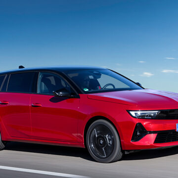 Opel Astra Sports Tourer Electric 03