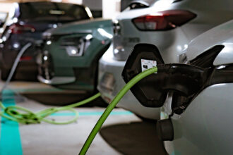 Arval electrifica su propia flota