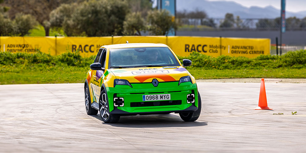 Renault promociona la electromovilidad en las flotas de autoescuelas 2