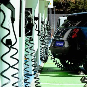 Alphabet se alía con Iberdrola para facilitar la recarga pública