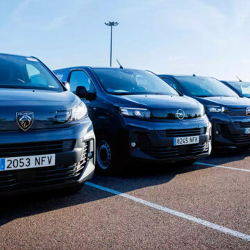 Amazon amplía su flota eléctrica en España con 300 furgonetas de Stellantis