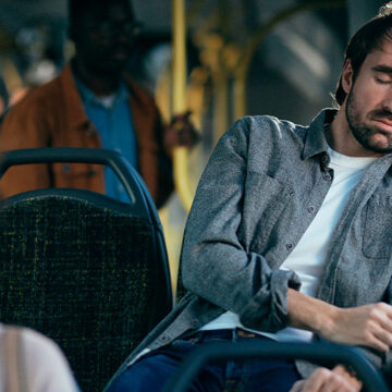 La distancia al trabajo impacta en el bienestar del 62% de los profesionales