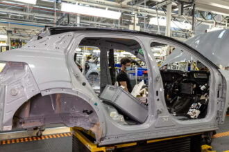 La producción mundial de automóviles caerá un 1,2% en 2026
