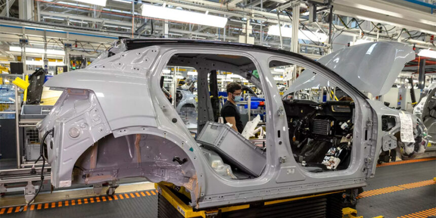 La producción mundial de automóviles caerá un 1,2% en 2026
