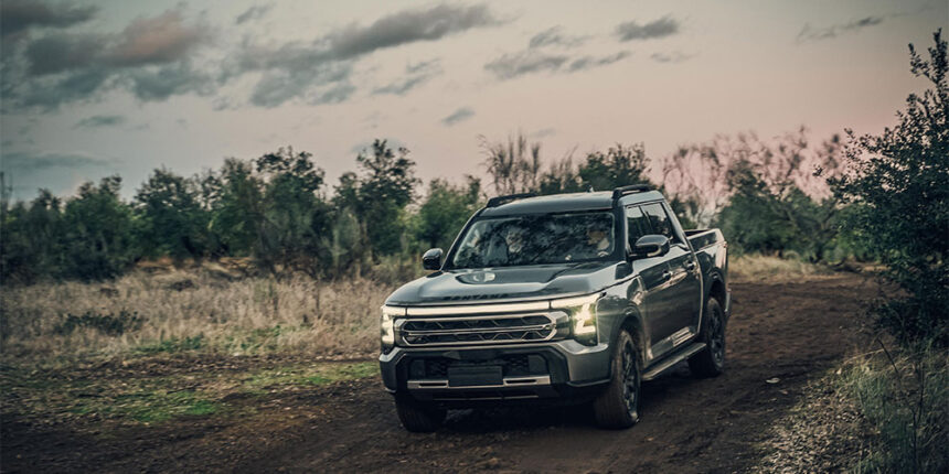 Santana renace con un pick up con versiones diésel y PHEV 1