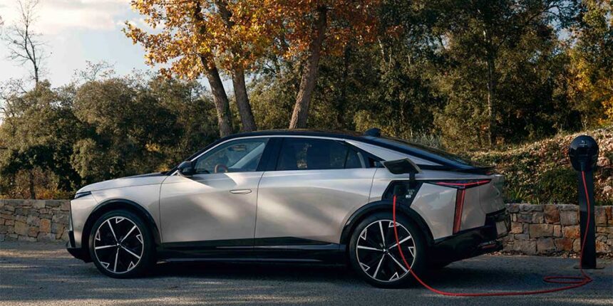 DS N°8 incorpora Plug & Charge y cargador trifásico de 22 kW