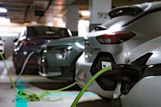 Arval España completa la electrificación de su flota propia