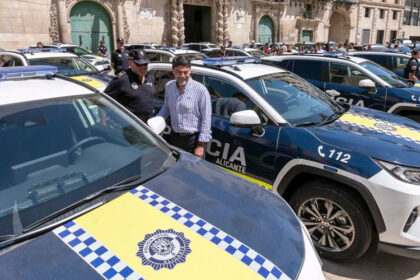 Alicante incorpora 27 híbridos de Toyota a la flota de la Policía Local